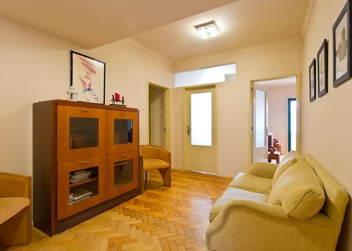 Music House 2* بورتو