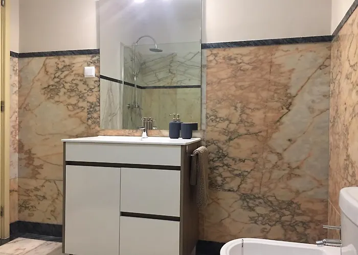 Music House 2* 포르투