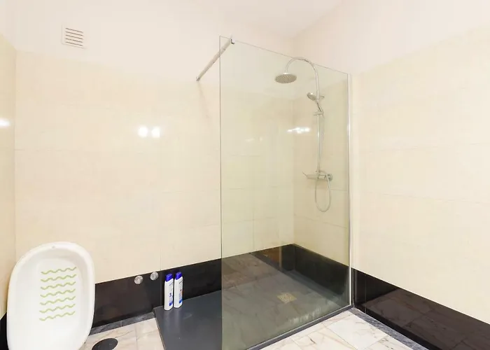 Music House 2* 포르투